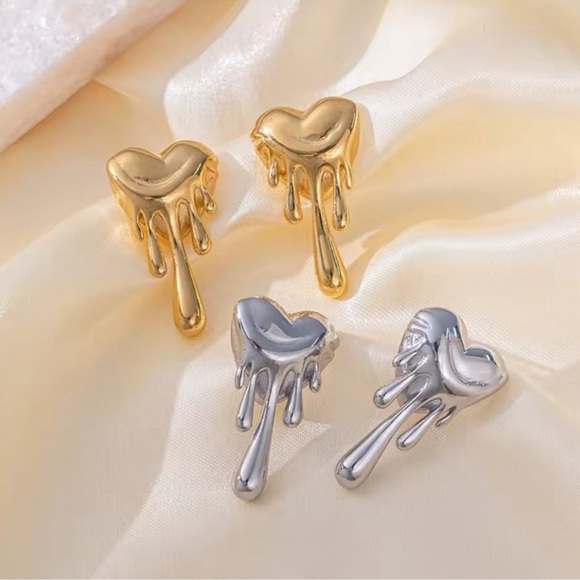 Meltdown Artistic Silver Heart Drip Earrings - Picture 4 of 5